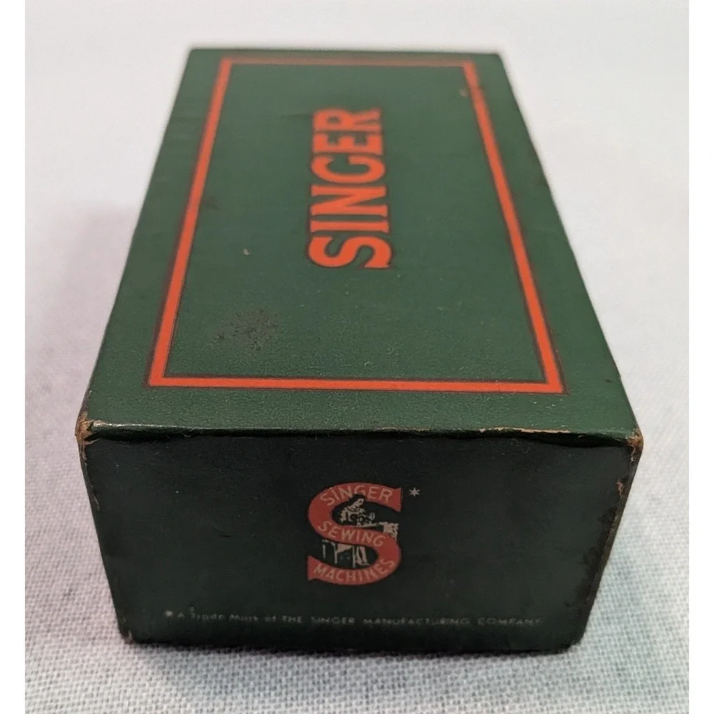 Singer Sewing Machine Attachments 160809 Vintage Green Box  Metal Feet Needles